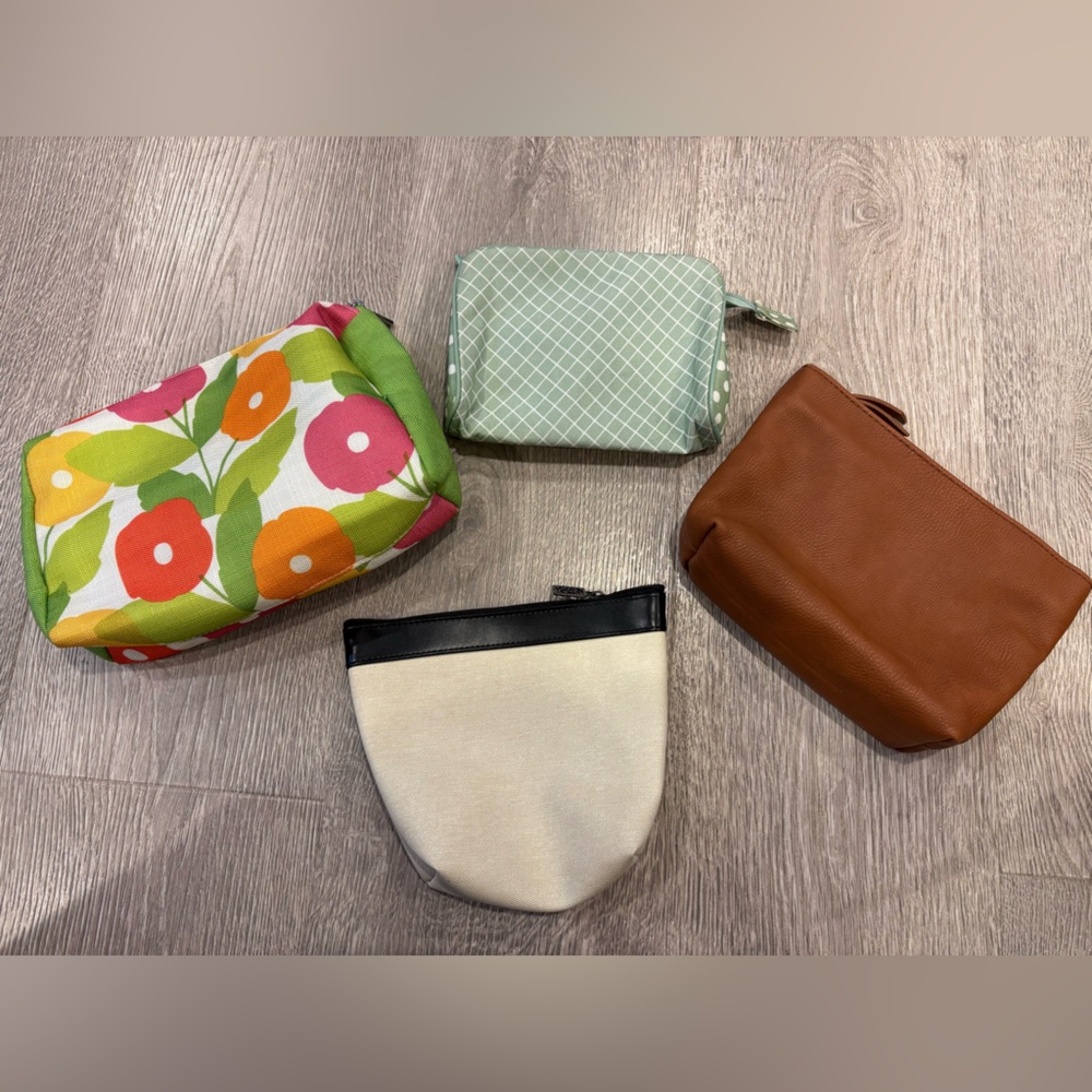❤️ Clinique Floral, Green, Brown, and Cream Cosmetic Bags Set
